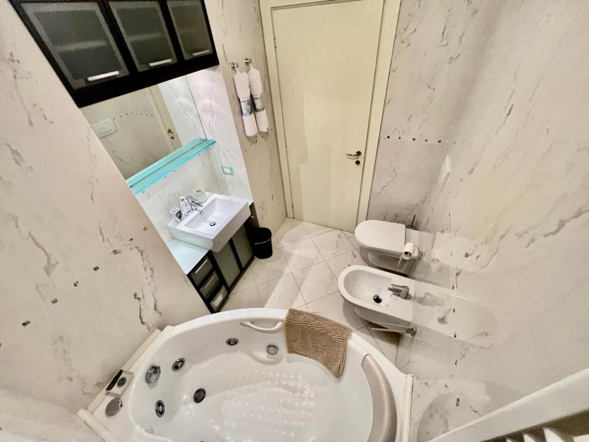 Divina Luxury Apartment With Jacuzzi Near The Lake Комо Экстерьер фото